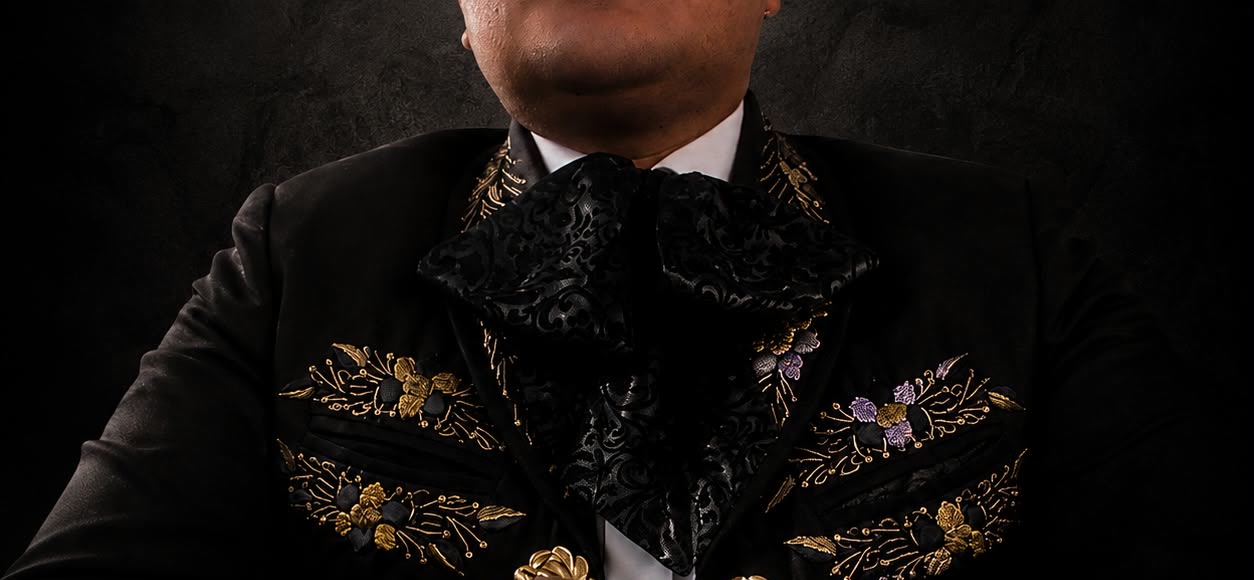 Mariachi Sonidos de Mi Pueblo traje detail